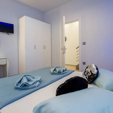 Isalos Apartamento *