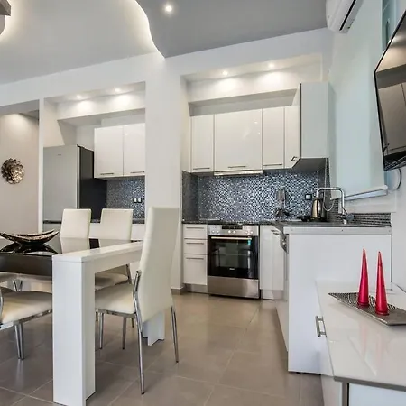 Isalos Apartamento *